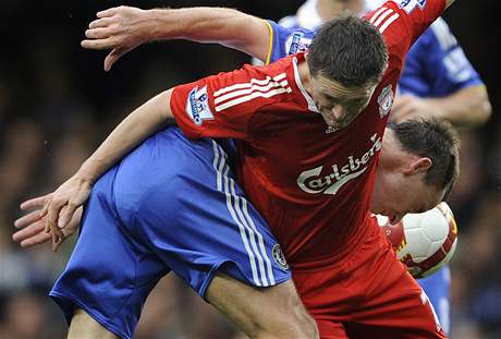 Chelsea - Liverpool: domc Terry v souboji s Keanem (v poped)