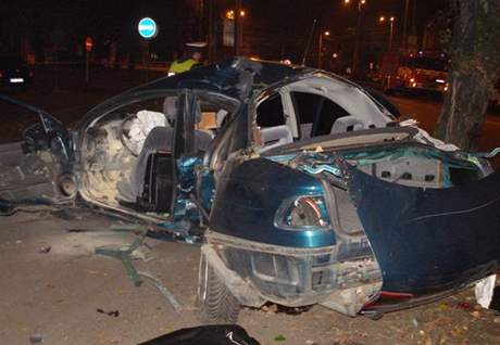 Nehoda Opelu Omega v Hradci Králové (27. íjna)