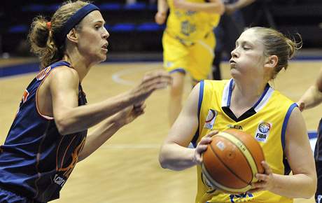 Basketbalistky USK si pipsaly dalí poráku.