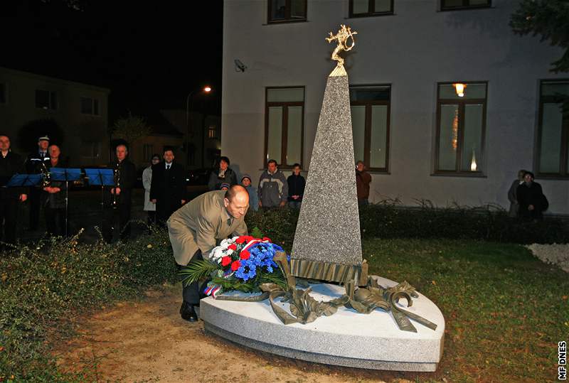 Odhalení pomníku k 90. výroí 28. íjna 1918 v brnnské Bystrci