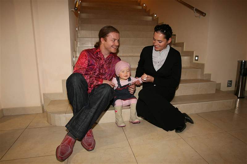 Pavel porcl s pítelkyní Bárou Kodetovou a jejich dcerkou Violetou