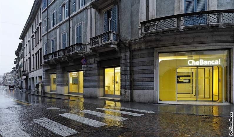 Interiér CheBanky má symbolizovat slunení soustavu se zákazníkem v jejím centru