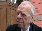 Uhde se domnívá, e Kundera má mnoho nepátel, kteí mu závidí a kodí.