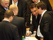 Sch�ze poslanc�, na ní� se hlasovalo o vyjád�ení ned�v�ry Topolánkov� vlád�