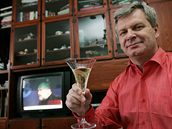 Ivo Bárek slavil úspch s manelkou v byt na vykovském sídliti