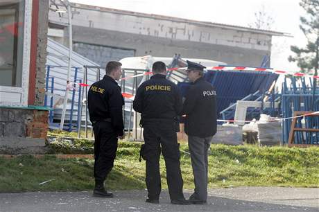 Vtrem stren stecha v Bruzovicch na Frdecko-Mstecku, pi jejm pdu dolo k tragdii (30.10.2008)