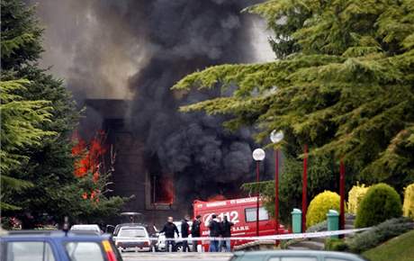 Parkovitm Navarrské univerzity ve panlské Pamplon otásl kolem poledne silný výbuch.