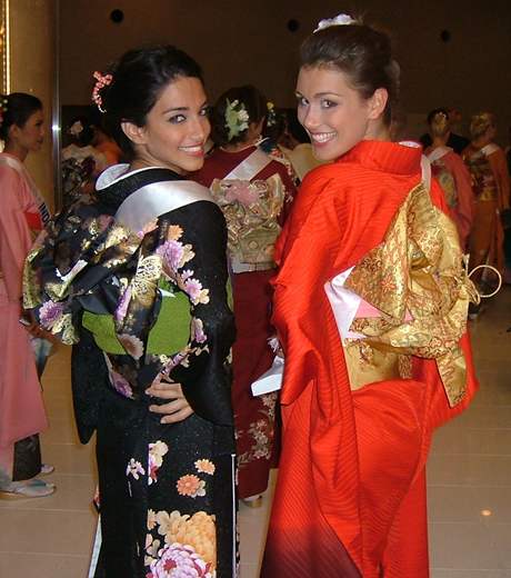 Zuzana Putnov v kimonu s Miss Libanon