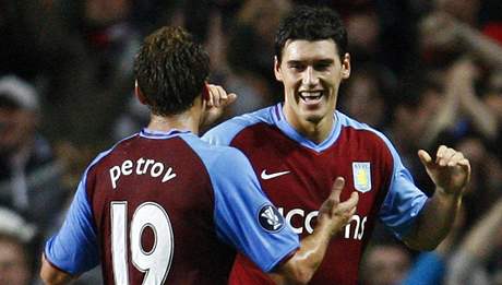 Aston Villa: Gareth Barry (vpravo) a Stiljan Petrov