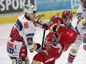 �eské Bud�jovice - Pardubice:  bud�jovický Milan Gula� (vpravo) a Jakub  Nakládal z Pardubic