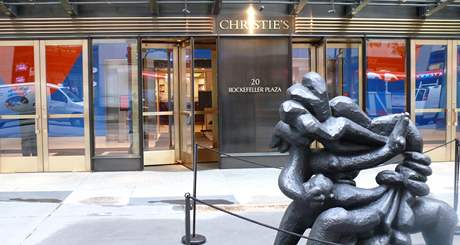 Z luxusní lóe ve své aukní síni Christies ml Francois Pinault výborný pehled o tom, jak se do trhu s umním zaírá svtová finanní krize.