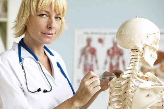 Zdravý životní styl v pokročilejším věku stále může mít pozitivní dopad na stav lidské kostry.
