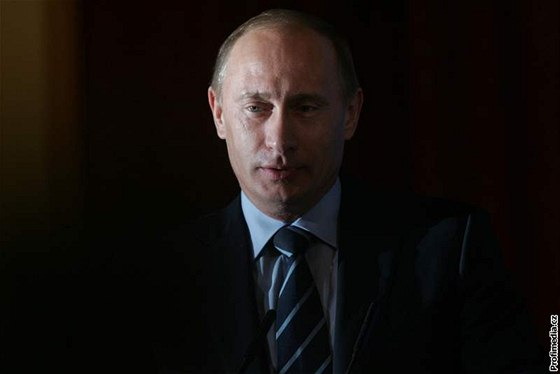 Vladimir Putin předčasný návrat do úřadu odmítá, pozorovatelé ho však vidí jako reálný.