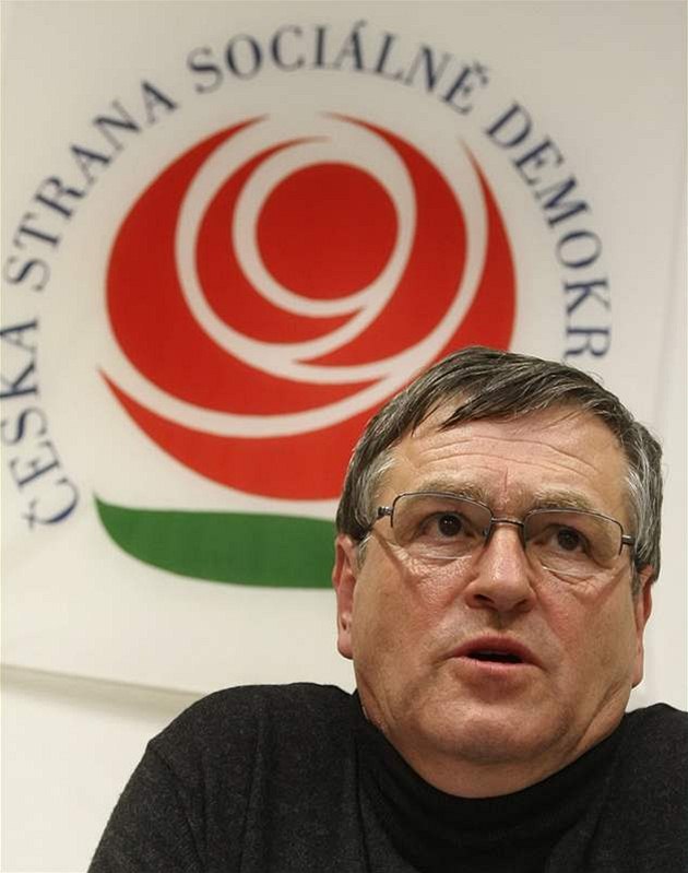 Hejtman Jiří Běhounek, který s ČSSD skončil v Pelhřimově v opozici, se ohradil proti termínu ustavujícího zasedání zastupitelstva.