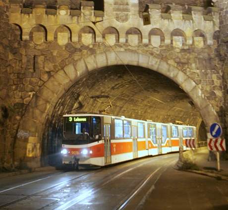 Vyehradskm tunelem projela posledn tramvaj, msc zstane zaven