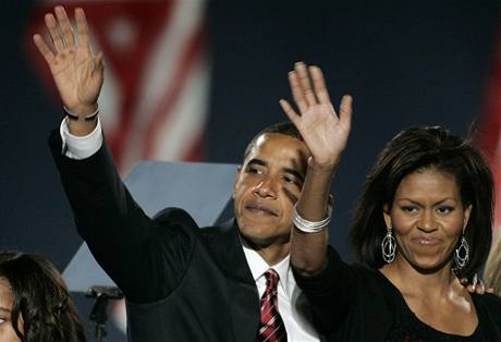 Michelle Obamová s manelem oslavují v Chicagu vítzství v amerických prezidentských volbách