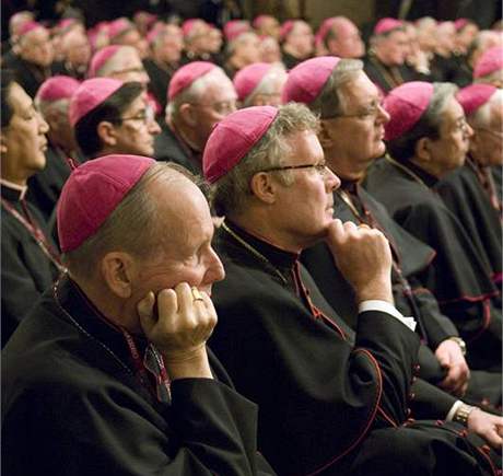 Hromadné aloby zneuívaných osob vedly k bankrotu pti amerických biskupství. Ilustraní foto.