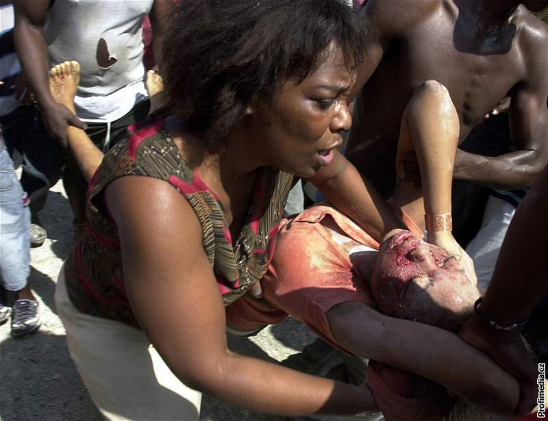 Na Haiti se zítila típatrová kolní budova, zahynulo nkolik desítek lidí. (8. listopadu 2008)