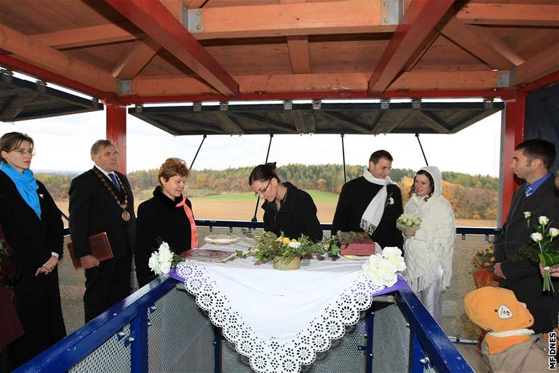Ivanická rozhledna Vladimíra Meníka zaila svou první svatbu