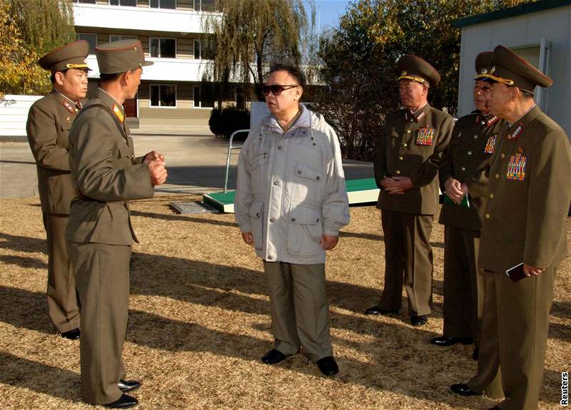 Místo fotografií z návtvy koncertu vydala severokorejská agentura KCNA opt snímky z Kimovy návtvy vojenských jednotek.