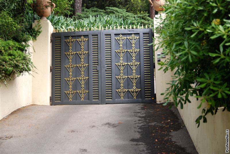 Brána k domu Jeana Marais ve Vallauris v Provence