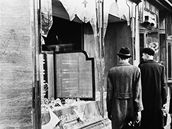 Po tzv. Kiálové noci zstaly po celém Nmecku tisíce rozbitých výloh idovských obchod.