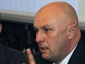 Tomá� Julínek se svým nám�stkem Pavlem Hrobon�m na tiskové konferenci (6. 11. 2008)