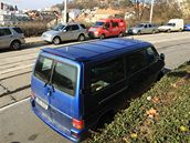 Ani zákaz vjezdu do Husovy ulice v Brn� neodradil n�které �idi�e, aby zde parkovali