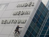 Mytí oken na budov Andl Media Centrum