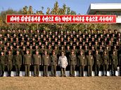 Kim ong-il na nedatovaném sním z návtvy vojenské jednotky.
