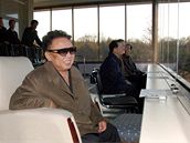 Kim ong-il na nedatovaném snímku z návtvy fotbalového utkání.