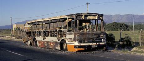 Hoící autobus zablokoval dálnici asi na hodinu. Ilustraní foto.