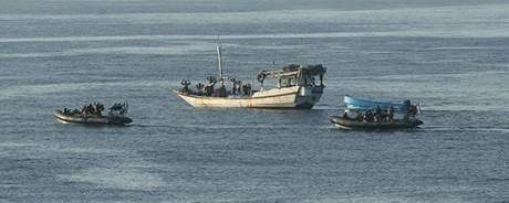 Somáltí piráti v poslední dob útoí hloubji v Indickém oceánu. Ilustraní foto.