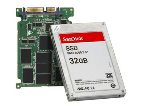 Kvli mechanické odolnosti se SSD nejprve uplatnily v penosných zaízeních, do server míí kvli rychlosti.