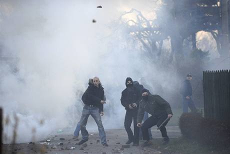 Stet pravicových radikál s policií v Litvínov