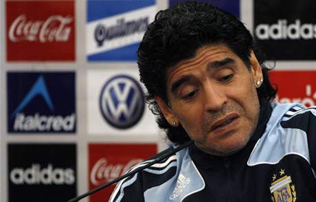 DEBUT. Maradona bude poprvé trénovat Argentinu v mezistátním zápase.