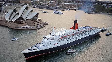 Queen Elizabeth 2 v Sydney.