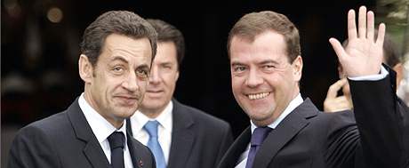 Francouzský prezident Sarkozy se v rámci summitu seel s Dmitrijem Medvedvem.