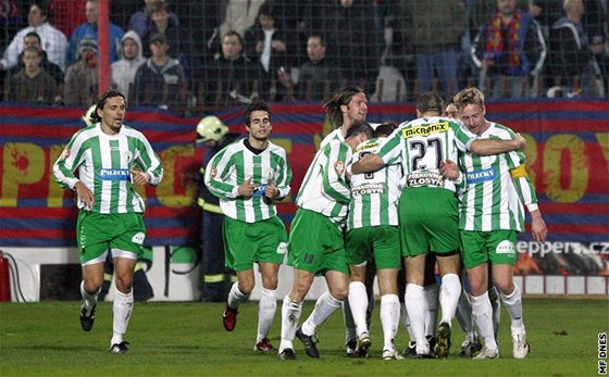 RADOST Z GÓLU. Takhle se hrái stíkovských Bohemians Praha budou ve tetí lize radovat asi hodnkrát. Svým kádrem toti ostatní týmy hodn pevyují. Ilustraní foto