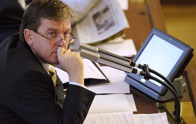 Vl�ek se dnes od po�ínání svých poradc� znovu distancoval.