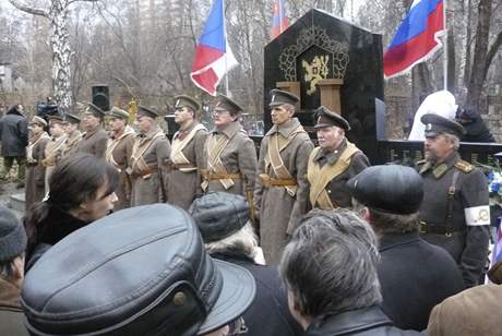 estná strá v dobových uniformách nastoupila 17. listopadu ke slavnostnímu odhalení pomníku eskoslovenským legionám v ruském Jekaterinburgu.