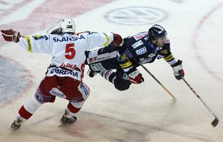 Hokejisté Slavie získali v posledních tyech zápasech jediný bod a spadli na tetí místo.