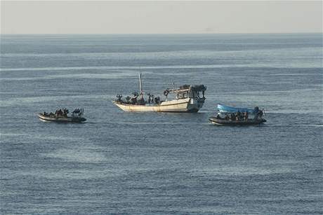 Somáltí piráti v poslední dob útoí hloubji v Indickém oceánu. Ilustraní foto.