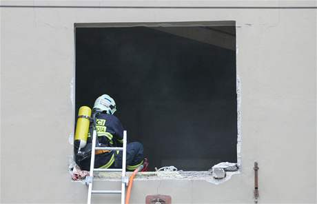 Vbuch plynu v obytnm dom v Hradci Krlov. (16. listopadu 2008)