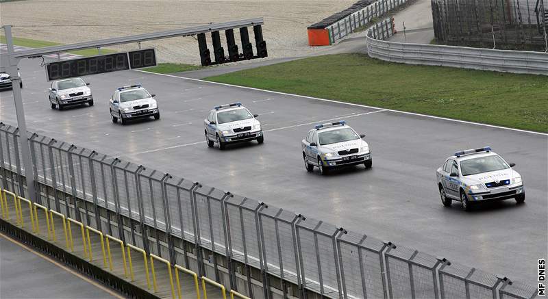 Policie si z Masarykova okruhu v Brn odvezla nové sluební vozy