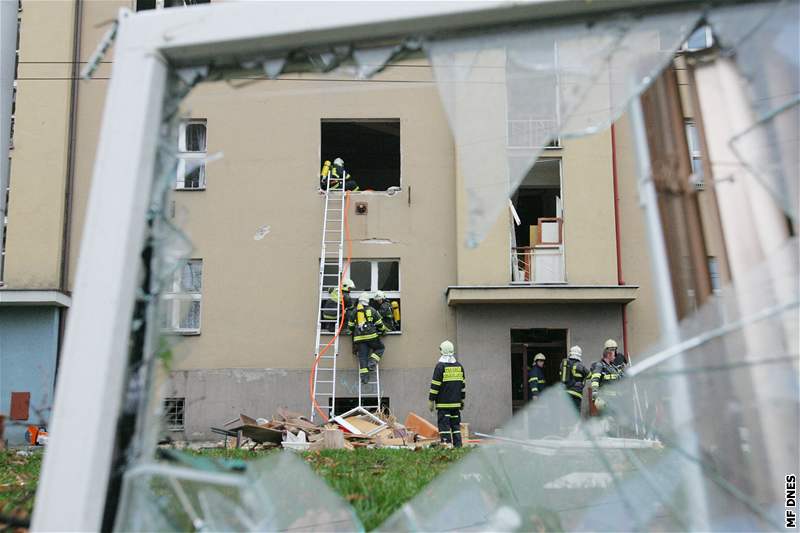 Výbuch plynu v obytném dom v Hradci Králové. (16. listopadu 2008)