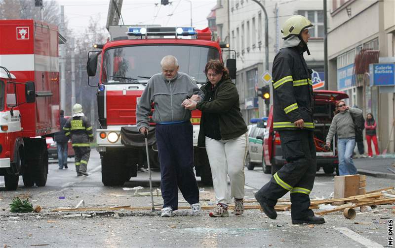 Výbuch plynu v obytném dom v Hradci Králové. (16. listopadu 2008)