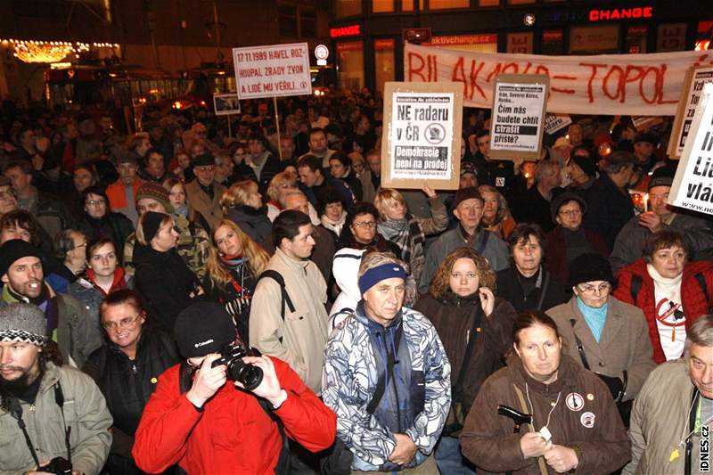 Demonstrace proti americkému radaru na Národní tíd. (17. listopadu 2008)