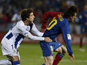 Huelva - Barcelona: Lionel Messi je faulován Sisim
