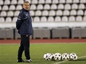 Trenér Petr Rada na pond�lním tréninku �eské reprezentace.